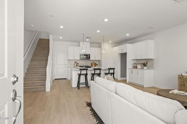 2402 Channel Drive, Ventura CA: https://media.crmls.org/mediaz/f5e9c0cf-29c7-4994-93e4-031d70f5933c.jpg