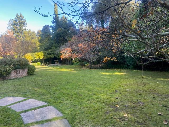 269 Selby Lane, Atherton CA: https://media.crmls.org/mediaz/f5e9fe28-841a-4365-a6bc-75c15f30a556.jpg