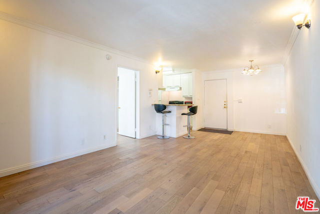 525 S Ardmore Avenue, Los Angeles CA: https://media.crmls.org/mediaz/f5eaa710-dbaf-4917-9106-242f3d3c2397.jpg
