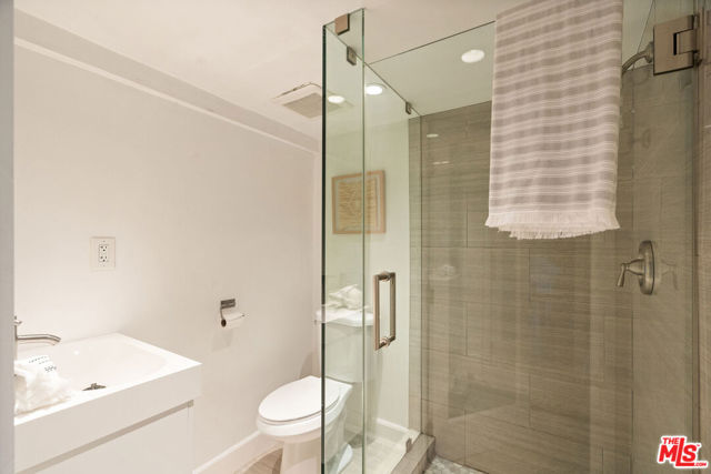 12366 Laurel Terrace Drive, Studio City CA: https://media.crmls.org/mediaz/f5eada9c-7653-452a-91d4-b1852c035aad.jpg