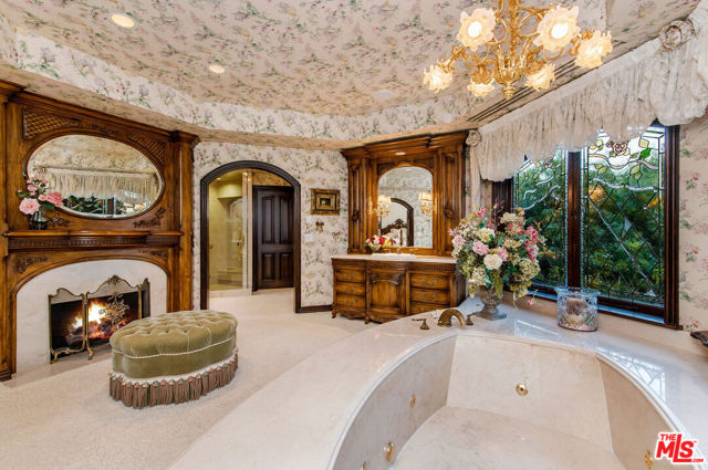 25010 Thousand Peaks Road, Calabasas CA: https://media.crmls.org/mediaz/f5eaf359-b703-4777-a8b7-dd8155cc4d40.jpg