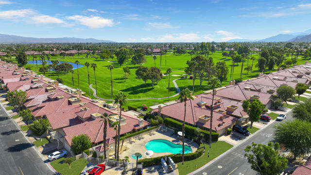 77576 Woodhaven Dr. N Drive, Palm Desert CA: https://media.crmls.org/mediaz/f5ebc3c4-7131-4c81-b930-b34ae81c4221.jpg