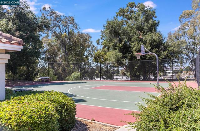 289 Crestview Ave, Martinez CA: https://media.crmls.org/mediaz/f5ebdd10-ebc9-4262-947c-293d8e4cdead.jpg