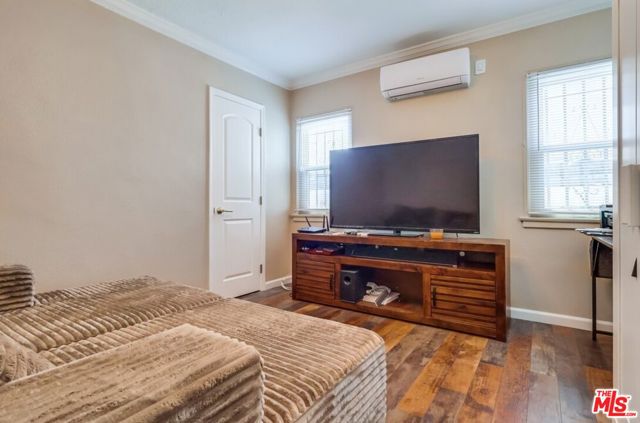 7220 10th Avenue, Los Angeles CA: https://media.crmls.org/mediaz/f5ebf982-b770-44e2-a9ff-d8f65898743c.jpg