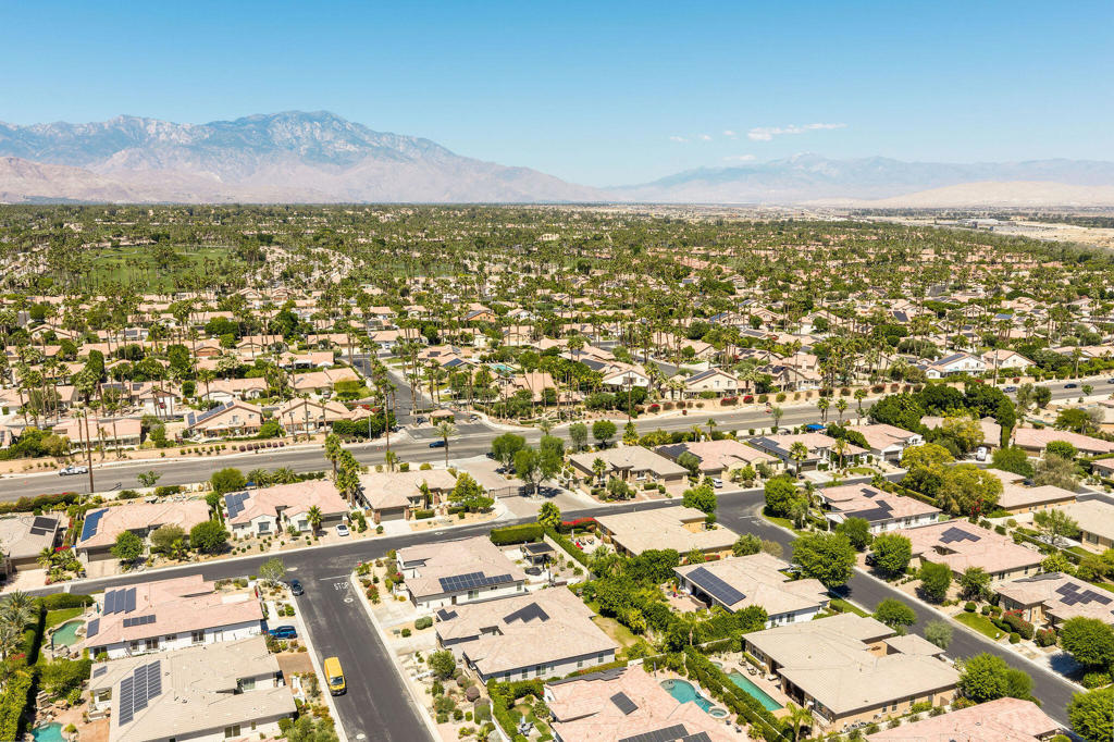 https://media.crmls.org/mediaz/f5ec0658-899a-4c36-bb24-e445aef06ab7.jpg?preset=X-Large
