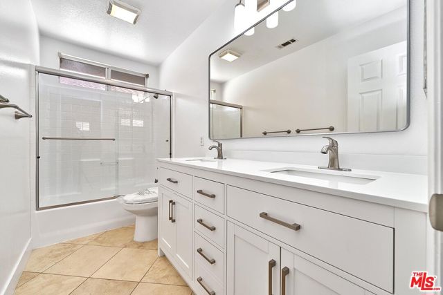 18802 Electra Court, Canyon Country CA: https://media.crmls.org/mediaz/f5ec2c29-dc67-4144-b7a9-8de63a26c76b.jpg