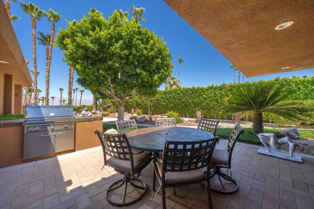 70150 Thunderbird Road, Rancho Mirage CA: https://media.crmls.org/mediaz/f5ecd90c-57d3-4557-83a7-2dccaacf4394.jpg