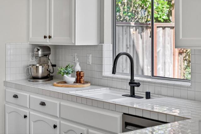 217 Augusta Lane, Aptos CA: https://media.crmls.org/mediaz/f5ed3832-6bdc-4c68-a6c9-699ca5bb5e67.jpg