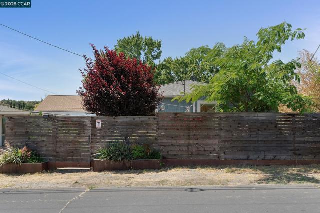 3020 Rose St., Martinez CA: https://media.crmls.org/mediaz/f5ed6f55-f0d1-464c-945d-e56714577330.jpg