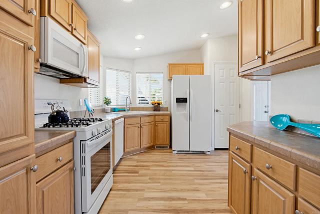 Detail Gallery Image 3 of 56 For 200 N El Camino Real #357,  Oceanside,  CA 92058 - 2 Beds | 2 Baths