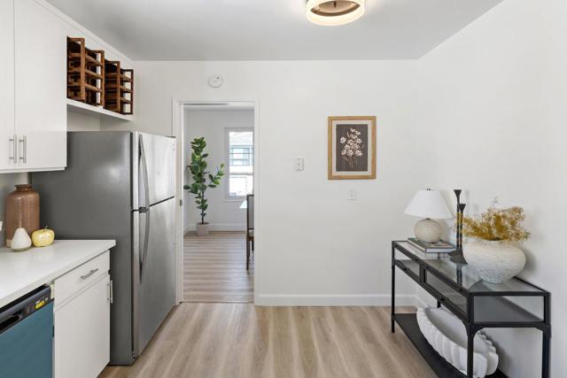 15 Eastridge Circle, Pacifica CA: https://media.crmls.org/mediaz/f5ee8d25-c3d9-4d31-8a58-877681f2da42.jpg