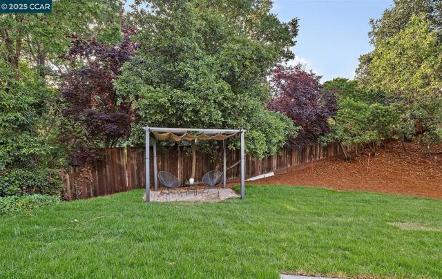 101 Lena Ct, Pleasant Hill CA: https://media.crmls.org/mediaz/f5eea471-0a5b-4e02-84e4-e70c95cad63f.jpg