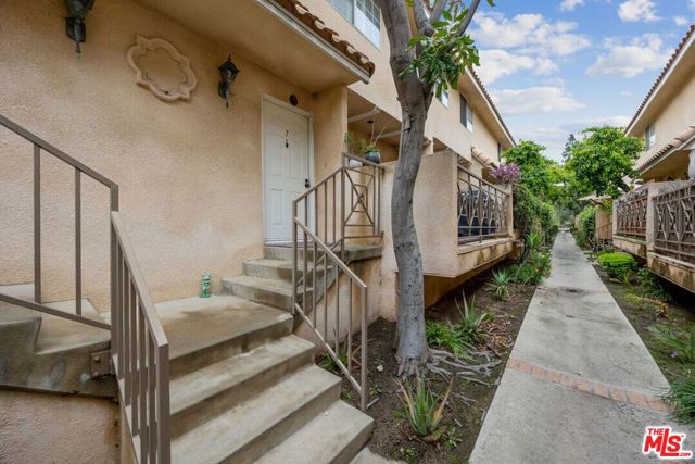 14365 Foothill Boulevard, Sylmar CA: https://media.crmls.org/mediaz/f5eeb328-2f18-4ac9-82dd-5d10550e3c56.jpg