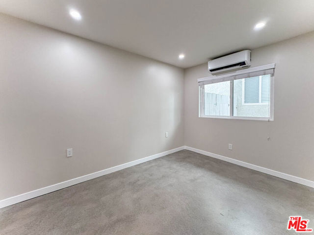 6802 E Huntdale Street, Long Beach CA: https://media.crmls.org/mediaz/f5ef7e14-1b99-4bd5-89d3-983e2845dcdd.jpg