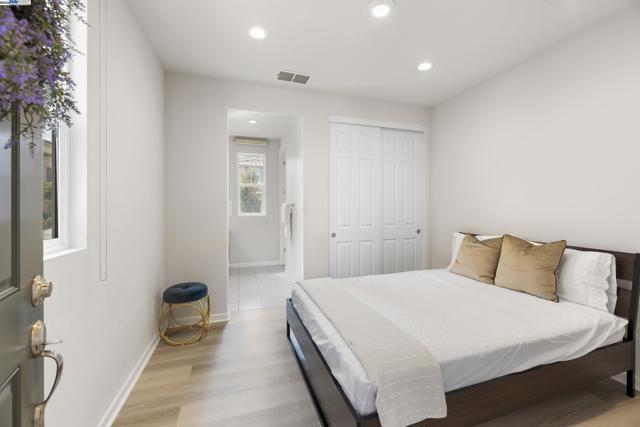 257 E Terra Mia Ave, Mountain House CA: https://media.crmls.org/mediaz/f5efaf70-c4b1-4e94-a304-f886b81c2d65.jpg