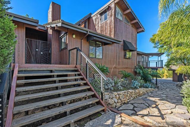 30830 Ranch Creek Rd, Valley Center CA: https://media.crmls.org/mediaz/f5efdc92-860f-4c3f-b4f5-d2b726bc93f4.jpg