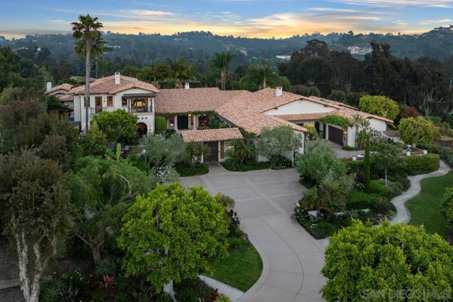 16590 Calle Familia, Rancho Santa Fe CA: https://media.crmls.org/mediaz/f5efe1ad-0559-4bd4-a4ff-2f455eafb2e1.jpg