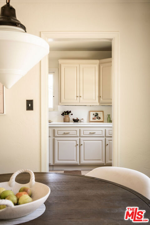 264 Robinson Road, Pasadena CA: https://media.crmls.org/mediaz/f5f04fcb-b339-422b-952f-4026e184df83.jpg