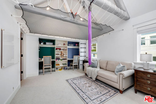 755 31st Street, Manhattan Beach CA: https://media.crmls.org/mediaz/f5f10d3e-6198-4bc7-959f-a778263bfdf0.jpg