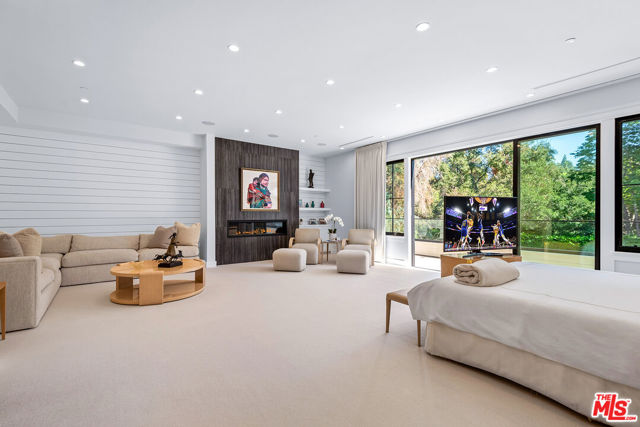 16144 HIGH VALLEY Place, Encino CA: https://media.crmls.org/mediaz/f5f10eb6-0d22-4ad5-b59d-c66fce82809e.jpg