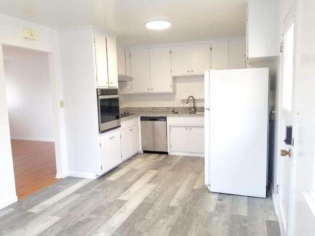15061508 Kentfield Avenue, Redwood City CA: https://media.crmls.org/mediaz/f5f1ac94-8e63-49fb-8618-10253e86a6f3.jpg