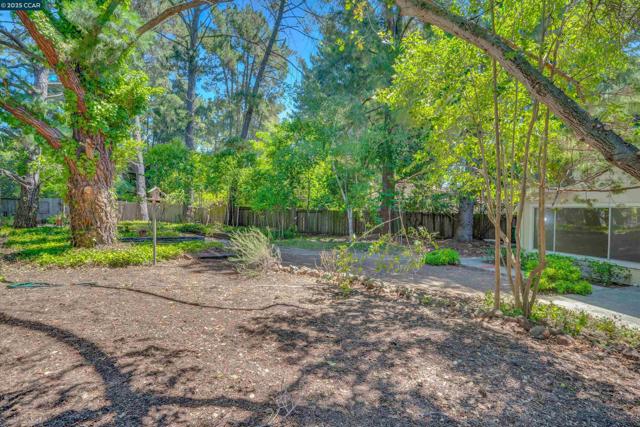 663 Abrigo Ct, San Ramon CA: https://media.crmls.org/mediaz/f5f270a8-42df-4f52-9430-8493282eb7e4.jpg