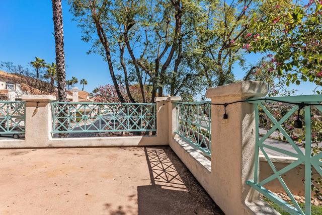 12646 Springbrook Dr, San Diego CA: https://media.crmls.org/mediaz/f5f36b06-fe49-4096-a19a-d73297b3a761.jpg