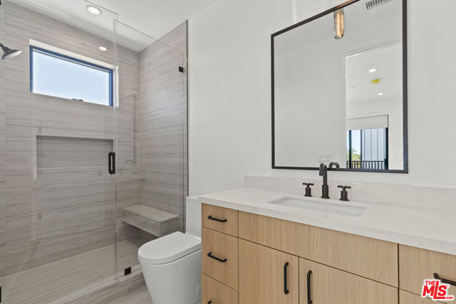 5839 Kester Avenue, Sherman Oaks CA: https://media.crmls.org/mediaz/f5f3a58e-d0fa-47d5-8736-6b5bc90e4afa.jpg