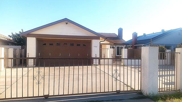Detail Gallery Image 3 of 26 For 7561 Skyline Dr, San Diego,  CA 92114 - 3 Beds | 2 Baths