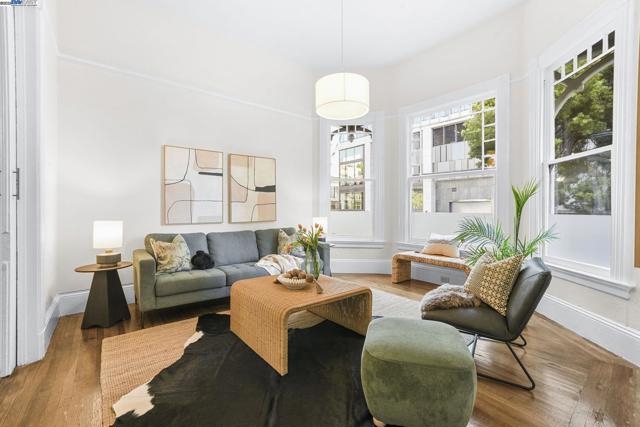 2349 Waverly St, Oakland CA: https://media.crmls.org/mediaz/f5f47a7e-0b8a-47d3-8c6c-b9d5ad5fea01.jpg