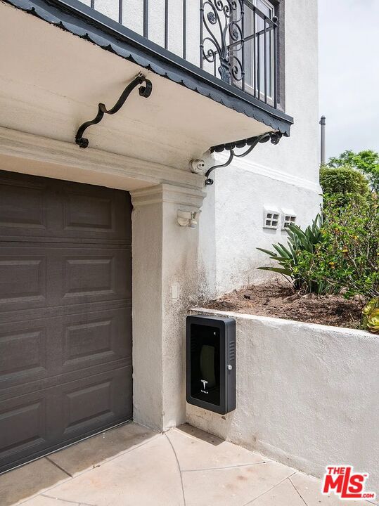 3691 Aureola Boulevard, View Park CA: https://media.crmls.org/mediaz/f5f518ab-7db0-4371-841c-aea2845aad86.jpg