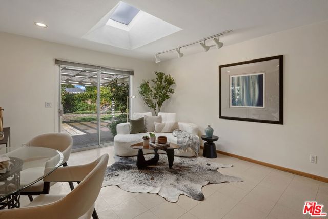 22521 Haynes Street photo 8