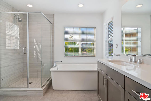 291 Santa Susana Road, Camarillo CA: https://media.crmls.org/mediaz/f5f5bc8a-4d10-463c-bebb-75bf89f65e9d.jpg