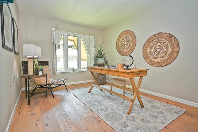 3434 Tice Creek Dr, Walnut Creek CA: https://media.crmls.org/mediaz/f5f61293-611a-4772-82ff-2f1dd3397074.jpg