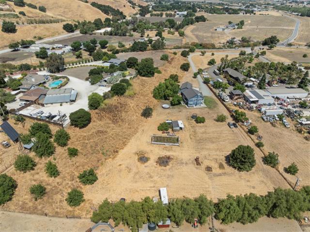 695 Hospital Road, Hollister CA: https://media.crmls.org/mediaz/f5f631a4-737e-479e-ab4a-4041d12a826e.jpg