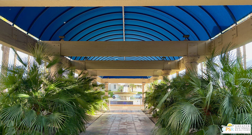 https://media.crmls.org/mediaz/f5f6382b-475b-4031-828f-bc5902a04d81.jpg?preset=X-Large