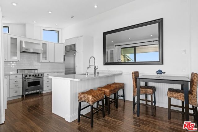 29700 Zuma Bay Way, Malibu CA: https://media.crmls.org/mediaz/f5f656bf-2f9f-4a12-a25d-9bf473b44da6.jpg