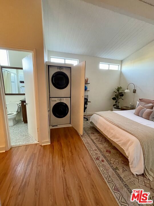 3101 5th Street, Santa Monica CA: https://media.crmls.org/mediaz/f5f67634-1fcf-43a4-aaf6-1462a9fe4c16.jpg