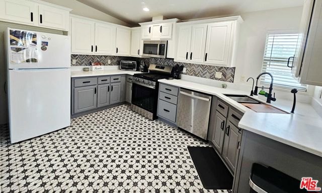 3838 Indian Cove Road,  CA: https://media.crmls.org/mediaz/f5f68c22-9885-4a23-bf44-e4c6e28f9a2b.jpg