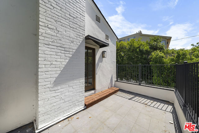 1722 N Vista Street, Los Angeles CA: https://media.crmls.org/mediaz/f5f78bd1-9ece-47a8-bbbd-db7a3a9e4024.jpg