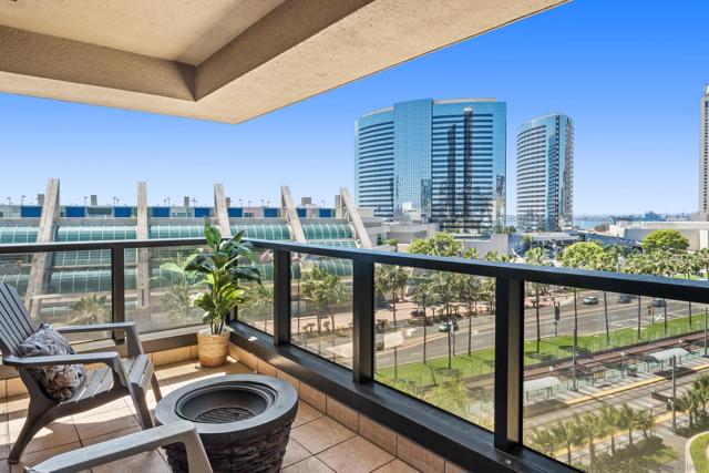 200 Harbor Dr, San Diego CA: https://media.crmls.org/mediaz/f5f81831-a63c-4058-ae4e-4142832dcecd.jpg