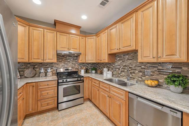 525 Guiti Garden Court, San Jose CA: https://media.crmls.org/mediaz/f5f838c4-ebad-429b-956c-2270ca0666ef.jpg