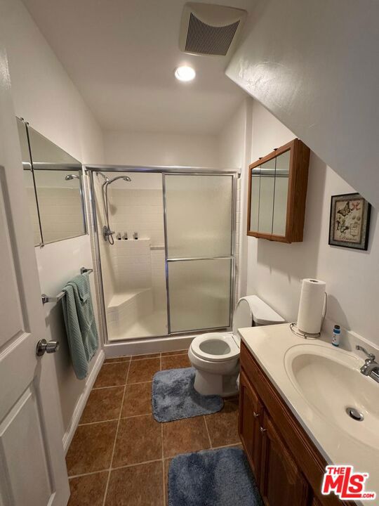 5764 W 85th Place, Los Angeles CA: https://media.crmls.org/mediaz/f5f85b39-f061-4552-aa71-5598805f82f2.jpg