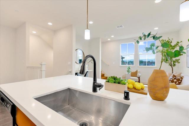 1011 Bellante Lane, San Jose CA: https://media.crmls.org/mediaz/f5f8953b-3ff1-49c5-a3e5-fd23e5385b2a.jpg