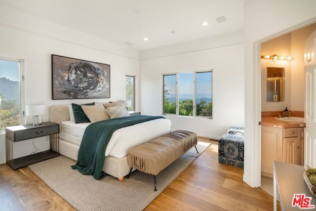 21965 Saddle Peak Road, Topanga CA: https://media.crmls.org/mediaz/f5f90a04-9de5-45ae-b10f-1a95ba5b3c07.jpg