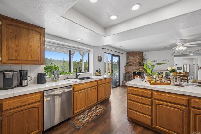 3048 Jason Road, Fallbrook CA: https://media.crmls.org/mediaz/f5f9eded-90ce-4d0e-b570-24c6cc1a18e3.jpg