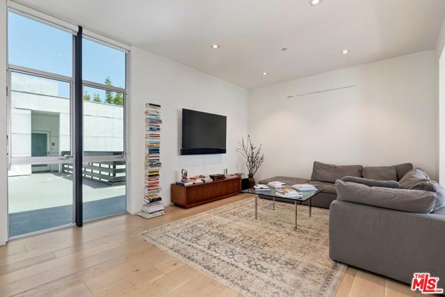 825 N Kings Road, West Hollywood CA: https://media.crmls.org/mediaz/f5f9f370-164c-413e-859c-490edb6234e5.jpg