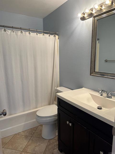 2860 Nantucket Lane, Carlsbad CA: https://media.crmls.org/mediaz/f5fa0ef2-d939-423d-bea3-7c66b3684cc5.jpg