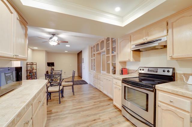 Detail Gallery Image 7 of 29 For 4900 Rosehedge Dr #208,  La Mesa,  CA 91942 - 2 Beds | 2 Baths