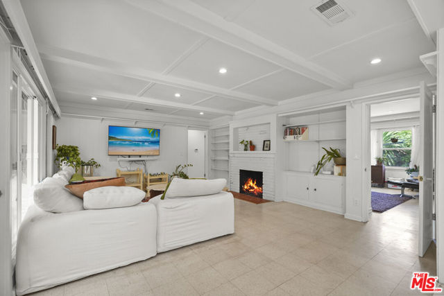 9747 Haines Canyon Avenue, Tujunga CA: https://media.crmls.org/mediaz/f5fac3c4-f67c-401d-9db5-5df8f95bf96a.jpg